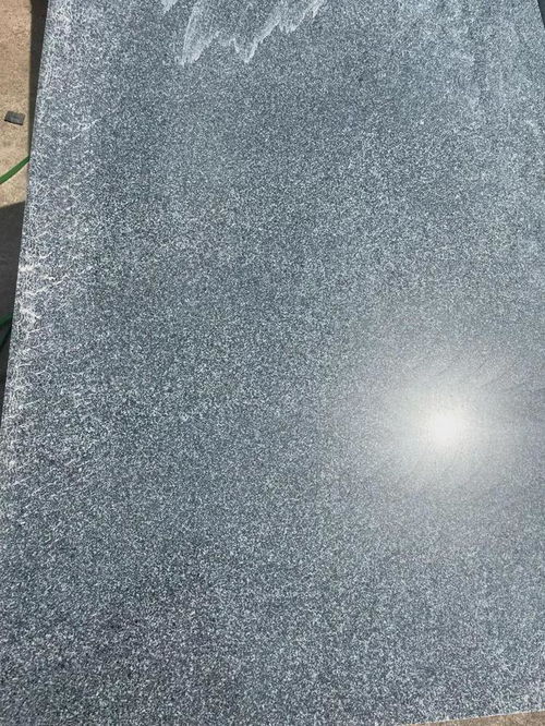 芝麻黑荔枝面广场地铺石材加工技术指南