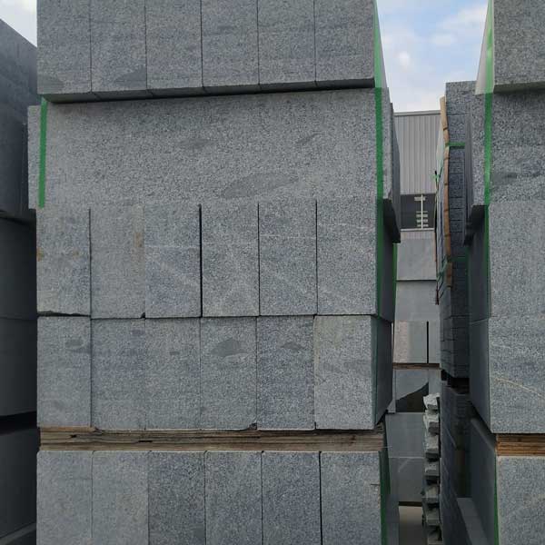 华城石材加工厂 专业的路边石供应商与石材加工服务