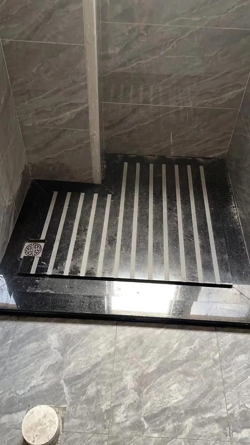 石材淋浴底在卫生间中的应用与加工工艺